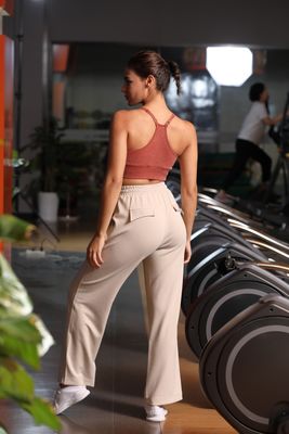 Sustão esportivo de alto impacto para mulheres
