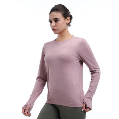 Manga longa com buracos no polegar, testada e amada pelas comunidades de fitness